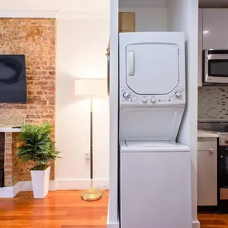 24-17 Renovated Studio Prime Location Wd
